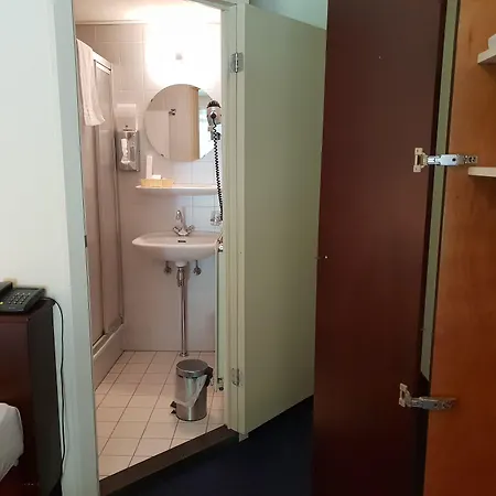 Nol In 't Bosch Hotell 4*