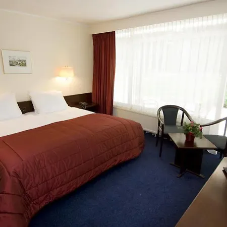 Nol In 't Bosch Hotell 4*